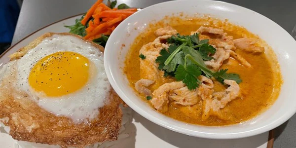 Photo of Tray of Chicken Curry Rice