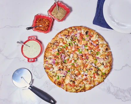 Photo of 14" Garlic Chicken Pizza